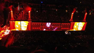 Roger Waters: Us + Them háttérkép
