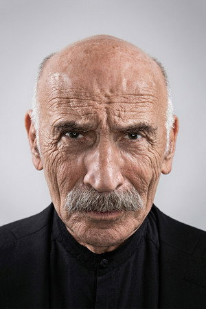 Tuncel Kurtiz profil kép