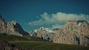 Tales from the Road | Exploring Kyrgyzstan & Uzbekistan háttérkép