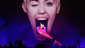 Miley Cyrus: Bangerz Tour háttérkép