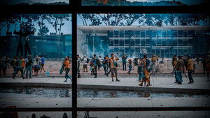 8/1 – A Democracia Resiste háttérkép