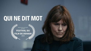 Qui ne dit mot háttérkép