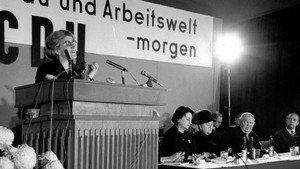 Die Unbeugsamen háttérkép