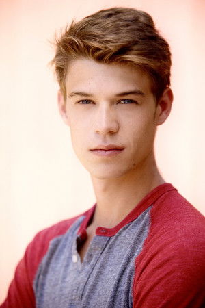 Colin Ford profil kép