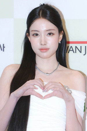 윤