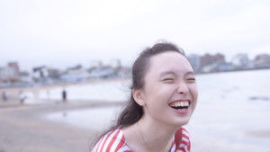 나의 노래는 멀리멀리 háttérkép