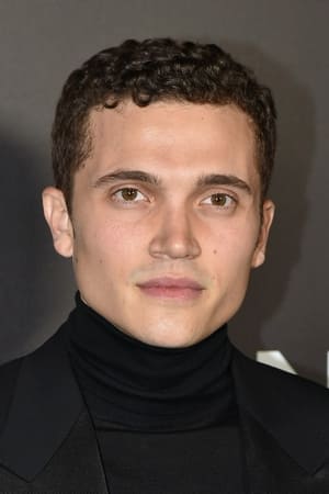 Karl Glusman profil kép