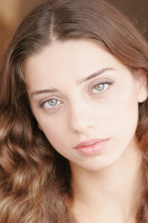 Angela Sarafyan profil kép