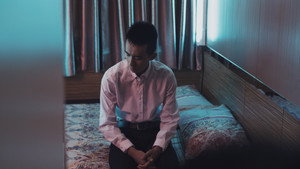 從缺 háttérkép