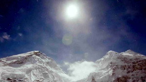 Bear Grylls: Everest after the avalanche háttérkép