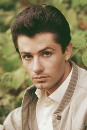 George Chakiris profil kép