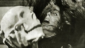 İntikam Meleği: Kadın Hamlet háttérkép