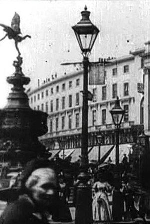 Leisurely Pedestrians, Open Topped Buses and Hansom Cabs with Trotting Horses poszter
