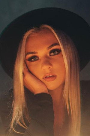 Julia Hart profil kép