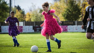 The Boy in the Dress háttérkép