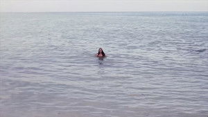Hot Beach Babe Aims to Please háttérkép