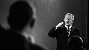 Bombs Away: LBJ, Goldwater and the 1964 Campaign That Changed It All háttérkép