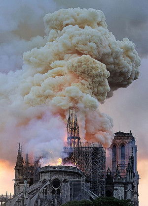 Notre-Dame: Race Against the Inferno poszter