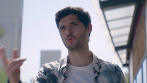 L'artiste háttérkép