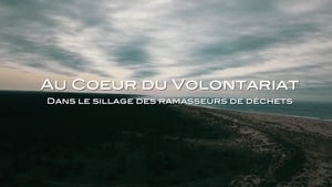 Au Coeur du Volontariat : Dans le sillage des ramasseurs de déchets háttérkép