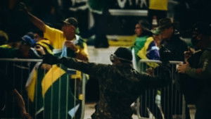 8/1 – A Democracia Resiste háttérkép