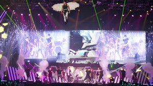 SHINee CONCERT "SHINee WORLD II" háttérkép