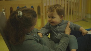 Crèches, razzia sur les bébés háttérkép