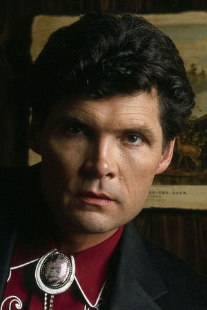 Everett McGill profil kép