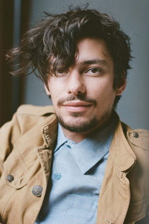 Devon Bostick profil kép