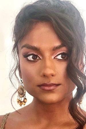 Simone Ashley profil kép