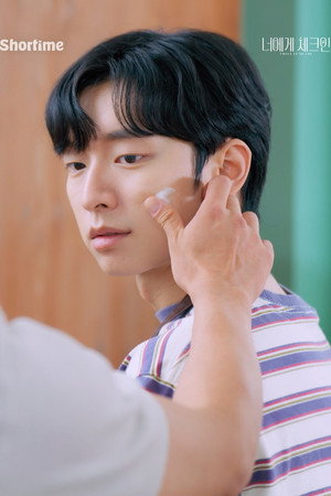 너에게 체크인 poszter