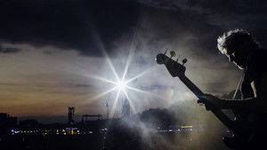 Roger Waters: Us + Them háttérkép