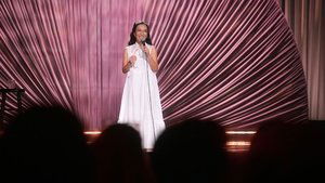 Ali Wong: Szingli csaj háttérkép