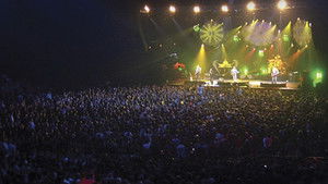 Toto: Falling in Between Live háttérkép