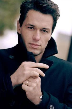 Julian Ovenden profil kép