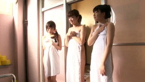 石和温泉で見つけたお嬢さん 温泉なんだからタオル一枚で挑戦は当たり前！！ ビッショリ濡れたタオルから透ける乳首を一般客にジロジロ見られて超ビンダチ！！ 温泉で人生は波乱万丈だ！ゲーム （DOD） háttérkép