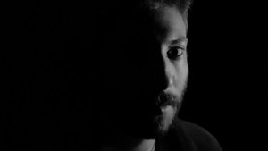 Paranoid: A Chant háttérkép