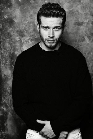 Oliver Stark profil kép