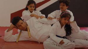చారి 111 háttérkép