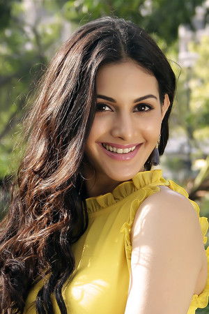 Amyra Dastur profil kép