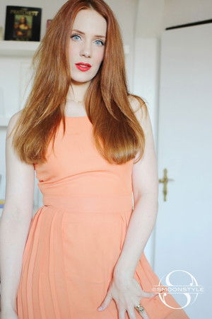 Simone Simons profil kép
