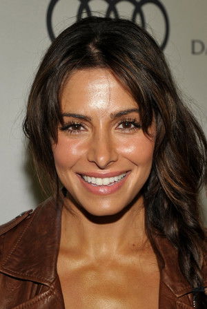 Sarah Shahi profil kép
