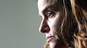 Sobre uma Mulher háttérkép