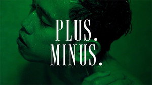 Plus. Minus. háttérkép