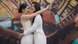 รักขบวนนี้หัวใจเกือบวาย kép
