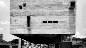 Architekt drsnej poetiky háttérkép