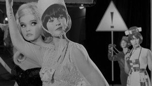 Un film cu o fată fermecătoare háttérkép