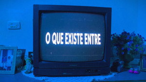 O Que Existe Entre háttérkép