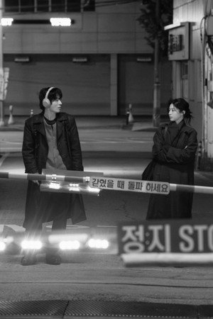 모두가 자신의 무가치함과 싸우고 있다 poszter