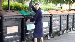 The Man Who Couldn't Stop Putting Things in Bins háttérkép